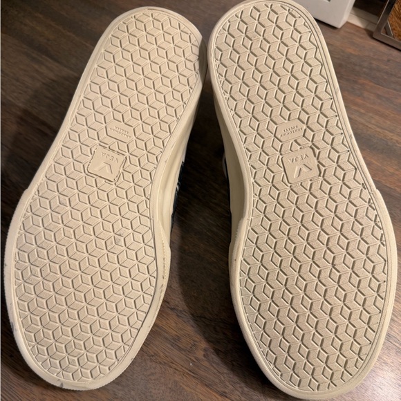 Veja Campo Sneakers - Picture 5 of 5